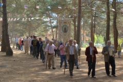 Obispo y cofrades camino del altar (4)