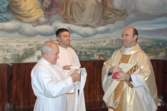 Obispo y sacerdotes celebrantes